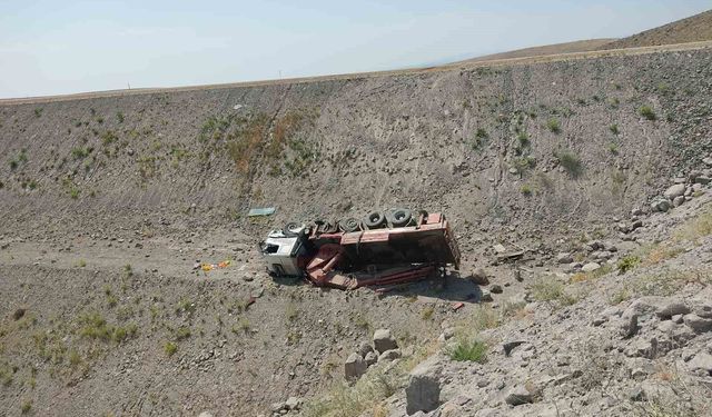 Tunceli'de vinç uçuruma yuvarlandı: 1 yaralı