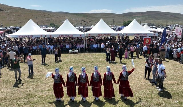 Türkiye'nin en yüksek rakımlı tatlı su gölü Balık Gölü'nde şenlik coşkusu