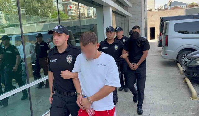 Uyuşturucu operasyonunda gözaltına alınan 4 şüpheli adliyeye sevk edildi