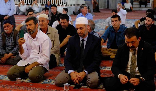 Van Ulu Cami'de ezanların güzel sesi yankılandı