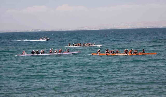 Van'da düzenlenen 12. Su Sporları Festivali coşkuyla sona erdi