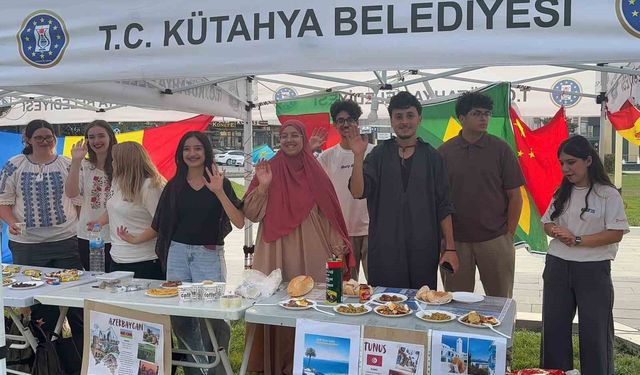 Yabancı öğrenciler yemekler üzerinden ülkelerini anlattı