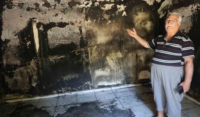 Yaşlı çiftin alevlere teslim olan 40 yıllık evlerinden geriye camı renklendiren çiçekleri kaldı