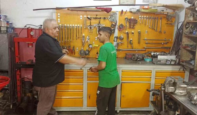 12 yaşında girdiği sanayide 45 yıl devirip 20'den fazla usta yetiştirdi