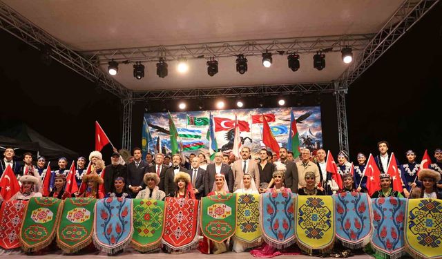 29. Uluslararası Hazar Şiir Akşamları: Gösteriler ayakta alkışlandı