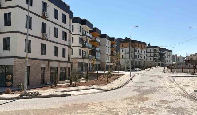 Adıyaman'da eski yapıların yerini modern konutlar aldı