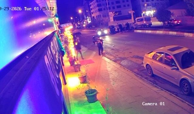 Ağrı'da otomobil ile iki motosiklet çarpıştı, 2 kişi yaralandı