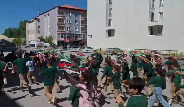 Ağrı'da 'Uçurtmalar Vurulmasın, Gökyüzü Çocuklara Kalsın' etkinliği düzenlendi