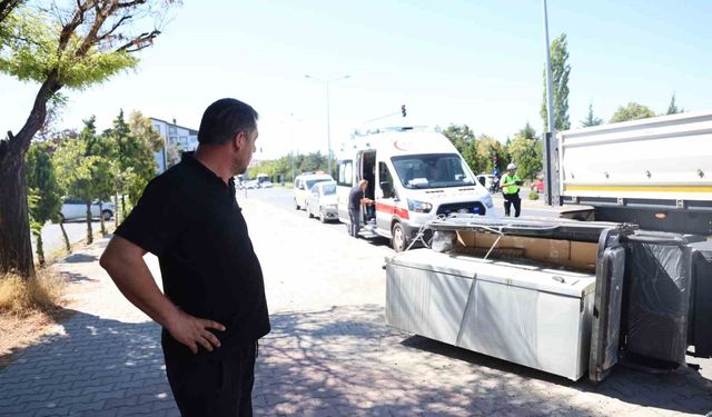 Ambulansa yol vermek isterken kazaya neden oldu
