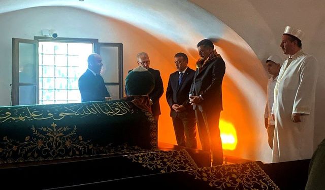 Bakan Çiftçi, Şeyh Edebali Türbesi'ni ziyaret etti