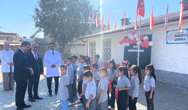 Besni'de öğrenciler ilk ders heyecanını yaşadı