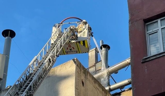 Beyoğlu'nda 6 katlı restoranda yangın