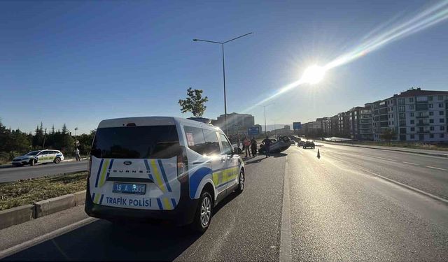 Çorum'da otomobil refüje çıkarak takla attı: 1 yaralı