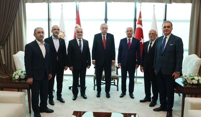 Cumhurbaşkanı Erdoğan, HÜDA PAR Genel Başkanı Yapıcıoğlu'nu kabul etti