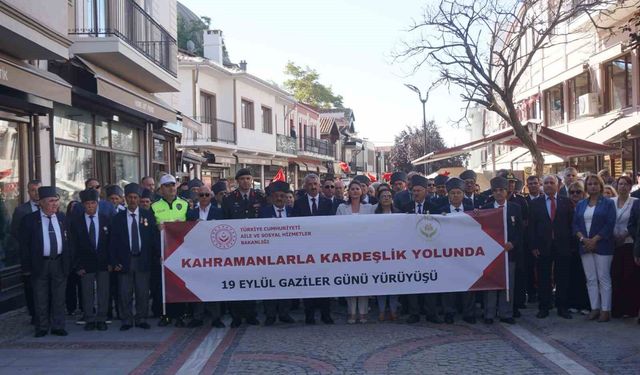 Edirne'de Kahramanlar ile kardeşlik yolunda yürüyüşü düzenlendi