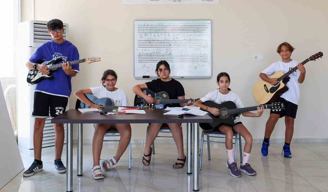 Efeler'de müzik akademisi kursları başlıyor