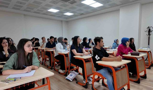 Elazığ Belediyesi'nden gençlere eğitim desteği