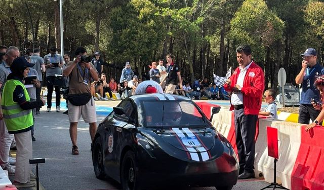 Elektrikli araç yarışmalarında 3 araçla finalist olan tek üniversite SUBÜ oldu