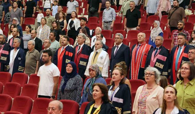 ERÜ'de lisansüstü mezuniyet sevinci yaşandı