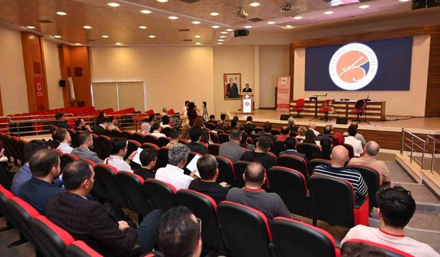 Farklı ülke ve şehirlerden akademisyenlerin katıldığı sempozyumda tarih eğitimi masaya yatırıldı