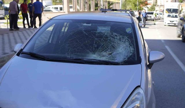 Gümüşhane'de otomobilin çarptığı yaya yaralandı
