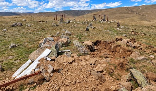 Gümüşhane'de şehit mezarlarının defineciler tarafından talan edildiği iddiası