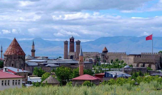 Herkes memleketine dönse Erzurum Türkiye'nin en kalabalık 8. ili