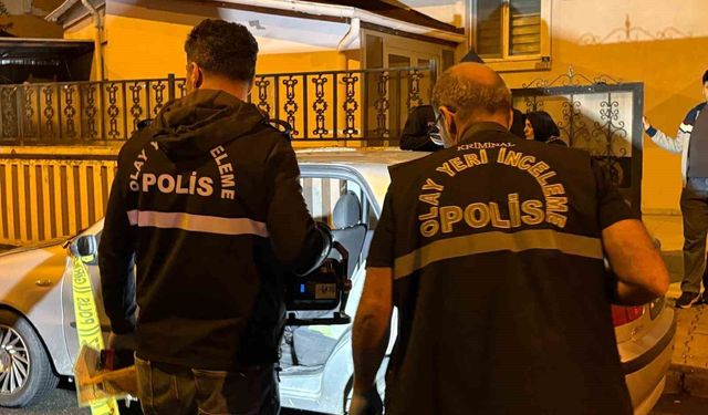 Husumetlisinin babasına ait otomobili kurşunladılar