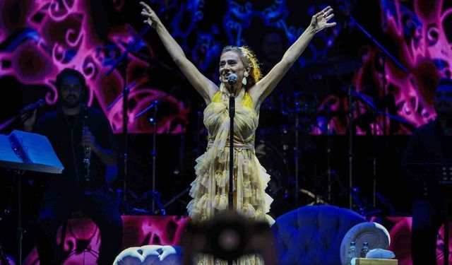 İEF'de Yıldız Tilbe rüzgarı esti