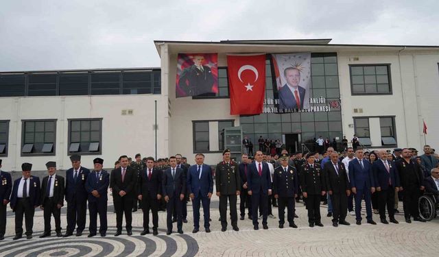 Iğdır'da 19 Eylül Gaziler Günü dolayısıyla çelenk sunuldu
