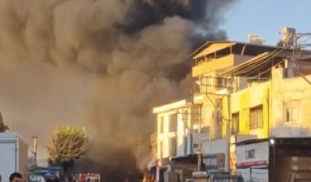 İzmir'de iş yeri yangını: Patlama sesleri paniğe neden oldu