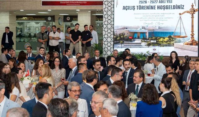 İzmir'de yeni adli yıl törenle açıldı