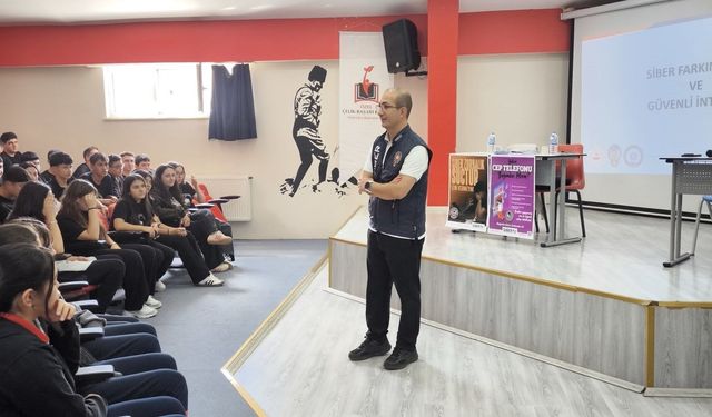 Kars'ta 120 öğrenciye siber güvenlik eğitimi