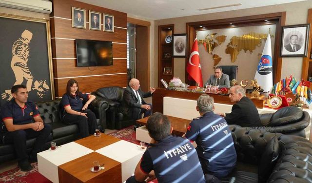 Kars'ta İtfaiye Haftası ziyareti: Başkan Senger itfaiyecileri ağırladı