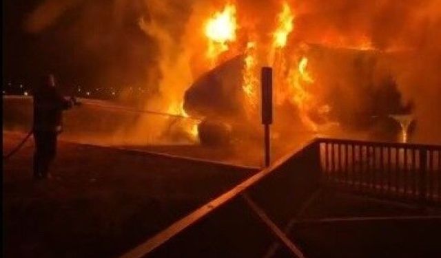 Kars'ta seyir halindeki tır alev alev yandı: Şoför son anda kurtuldu