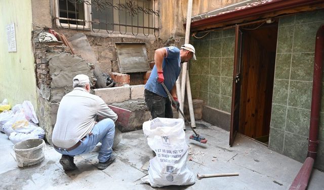 Kasab-ı Cömert Ahmet Efendi Türbesi'nin bakım ve onarımı yapılıyor