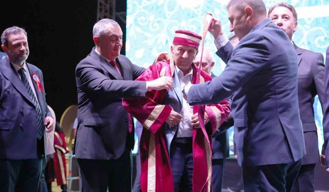 KAYSO'nun Yılın Ahisi Mustafa Suat Köylüoğlu haftan giydi