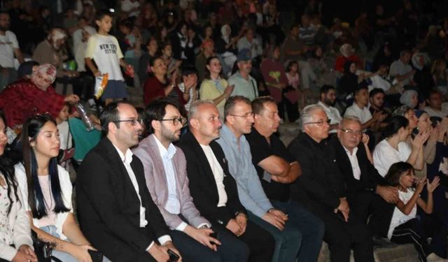 Kurtuluş coşkusu gençlik korosu konseriyle Yeniceköy'e taşındı