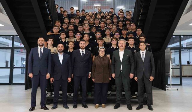Milletvekili Ayşe Böhürler, Havacılık Lisesi öğrencilerine tecrübelerini aktardı