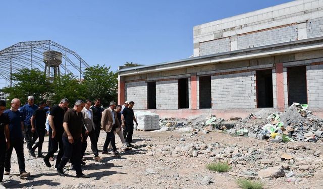 Milletvekili Tatar İdil'deki yarı olimpik yüzme havuzu inşaatını inceledi