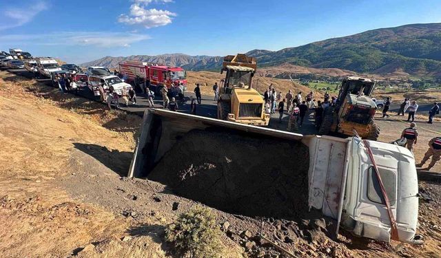Muş'ta kamyon devrildi: 1 ölü, 1 yaralı