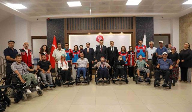 Niğde'de engelli vatandaşlara 21 akülü tekerlekli sandalye desteği
