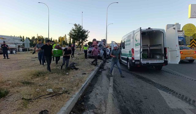 Orman yangınından dönen arazöz otomobille çarpıştı: 1 ölü, 4 yaralı