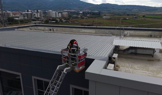 Osmaniye'de 112 ekipleri bu kez kendi binaları için alarma geçti