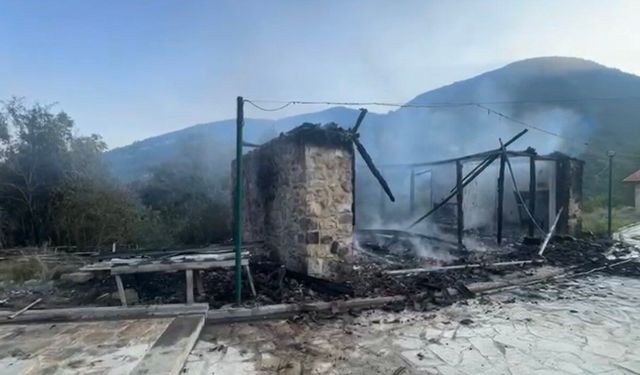 Osmaniye'de restoranda çıkan yangın ormana sıçramadan söndürüldü