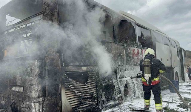 Otobüs yangınında 13 yolcu ve 3 personel ölümden döndü