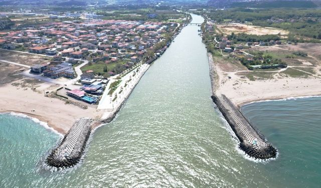 Sezonla birlikte çileleri de başladı: Nehir ağzındaki sığlaşma balıkçılara zor günler yaşatıyor