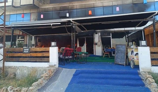 Siirt'te korkutan yangın: Alevler kafeyi sardı