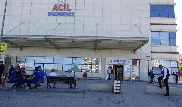 Silaj makinesine bacağını kaptıran gencin ayağı koptu
