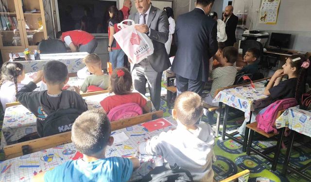 Sivas Vakıflar Bölge Müdürlüğü'nden köy okullarında eğitim gören öğrencilere destek